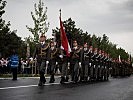 Die Garde bei der internationalen Parade auf der "Straße der Helden".