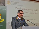 Generalleutnant Erich Csitkovits begrüßt die Gäste.