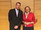 Generalsektretär Wolfgang Baumann mit Außenministerin Karin Kneissl.