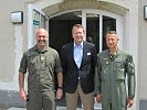 Generalsekretär Wolfgang Baumann mit Oberst Reinhard Kraft, l., und Oberst Wolfgang Rafetseder.