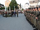 Die Höchstanwesenden beim Abschreiten der Front.