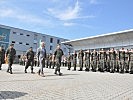 Die Höchstanwesenden beim Abschreiten der Front in der Erzherzog Johann-Kaserne in Straß.