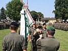 Oberst Ulfried Khom übergab die Insignie des Feldbacher Bataillons an Oberstleutnant Günter Rath.