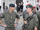 Nach dem Festakt hatten die Rekruten die Möglichkeit, mit dem Militärkommandanten das eine oder andere Wort zu wechseln.