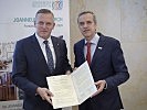 Verteidigungsminister Mario Kunasek, l., und Wolfgang Pribyl, Geschäftsführer der Joanneum Research.