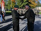 Brigadier Waldner, l., bedankte sich beim Kommandant des Jägerbataillons 8, Oberst Stefan Haselwanter für die Zusammenarbeit.