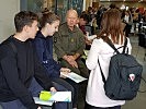 Oberstleutnant Reinhard Mähr informiert über verschiedene Einrückstermine.