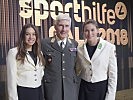 v.l.n.r Korporal Vanessa Herzog, General Robert Brieger, Gefreiter Jessica Pilz.