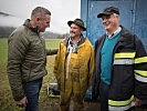 Minister Kunasek im Gespräch mit Betroffenen...