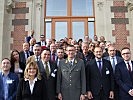 Die Teilnehmerinnen und Teilnehmer vor dem Seminarzentrum Reichenau.