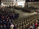 Zahlreiche Besucher kamen zur Angelobung am Marktplatz.