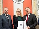 Amtsdirektor Rogner, Ministerin Margarete Schramböck und Amtsdirektor Mayerhofer.