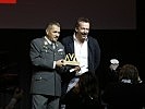 Die Auszeichnung für die beste "Branded Content"-Idee ging an die Bundesheer-Serie "Tagwache mit Kratky". Oberst Michael Hafner und Robert Kratky freuen sich über den 1. Platz.