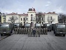 50 Fahrschullastkraftwagen wurden heute an die Truppe übergeben.