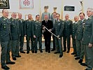 Erich Schwärzler im Kreise der Vorarlberger Soldaten.