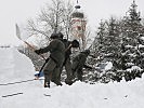 Teamwork - gemeinsam gegen die Schneemassen.