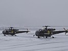Weitere Hubschrauber stehen für Hilfsflüge bereit.