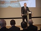 Mario Kunasek bei der Präsentation im Festsaal des Ministeriums.