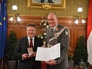 Für seine Leistungen und sein Engagement erhielt Vizeleutnant Josef Glanz im Wiener Rathaus das "Goldene Verdienstzeichen des Landes Wien".