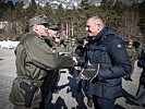 Verteidigungsminister Mario Kunasek übergab die neuen Gefechtsfahrzeuge.