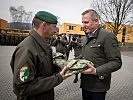 Minister Mario Kunasek übergab die neue Tarnuniform an die Truppe.