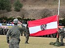 Ein Teil der Angelobung: das Hissen der Bundesdienstflagge.