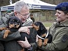 Van der Bellen: "Als Hundeliebhaber habe ich sehr gerne die Patenschaft für die acht Welpen übernommen."