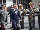 Kunasek und General Brieger beim Festakt in Wien.