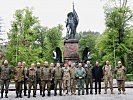 Gruppenbild vor dem Denkmal von Andreas Hofer.