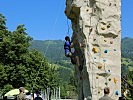 An der Kletterwand zeigten die Schüler ihr Können.