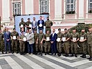 Gruppenfoto: Alle am "Tag der Miliz" Geehrten.