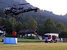 Im Minutentakt wurde das Löschwasser zum Brandherd geflogen.