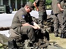 Ein Milizsoldat des Jägerbataillons Tirol beim Einrücken an seinem Mobilmachungsort.