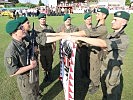 "Ich gelobe..." vor der Insignie des Militärkommandos Burgenland.