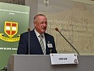 Generalleutnant in Ruhe Günter Höfler eröffnet das Forum.