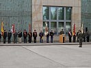 Fahnenabordnungen der Salzburger Traditionsverbände nahmen an dem Festakt in der Salzburger Schwarzenberg-Kaserne teil.