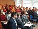 Schüler und Gäste im Kinosaal des Gymnasiums Malacky.