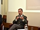 Brigadier Walter Feichtinger führte durch die Podiumsdiskussion.