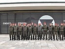 Gruppenfoto vor dem Ehrendenkmal am Äußeren Burgtor.