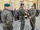 Der Brigadekommandant übergibt das Kommando an Oberstleutnant Fuchs.