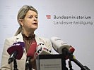 Verteidigungsministerin Klaudia Tanner: "Ich werde nichts unversucht lassen, um den Steuerzahlerinnen und Steuerzahlern ihr Geld zurückzubringen."