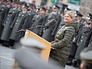 Ministerin Tanner: "Die Unteroffiziere sind die Stützen im täglichen Dienstbetrieb, bei Ausbildungen, Übungen und vor allem bei den nationalen und internationalen Einsätzen des Österreichischen Bundesheeres."