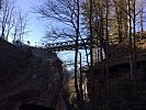 Durch einen Felssturz unterhalb der Brücke drohte die gesamte Konstruktion in die Rappenlochschlucht zu stürzen.