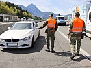 Vor der Ablöse versehen die Salzburger Soldaten der Assistenzkompanie des Jägerbataillons 8 gemeinsam Dienst mit ihren Kameraden aus der Steiermark.