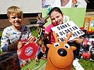 Lukas und Michelle freuten sich über die Geschenke.