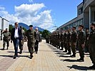 Militärkommandant Brigadier Gunther Hessel und Landesrat Christian Gantner schritten die Front ab.