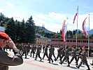 Das Abrücken der angetretenen Truppe beendet den militärischen Festakt.