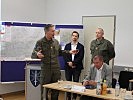 Der Kommandant, Generalmajor Kaponig, bei der Vorstellung seines Teams.