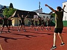 Carmen W. leitet die Ausbildung ihrer Gruppe. Dazu gehört auch die Sportausbildung.