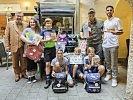 Die Kinder mit der Betreuerin Marielle Brucker vom SOS-Kinderdorf Moosburg freuten sich über die Geschenke.